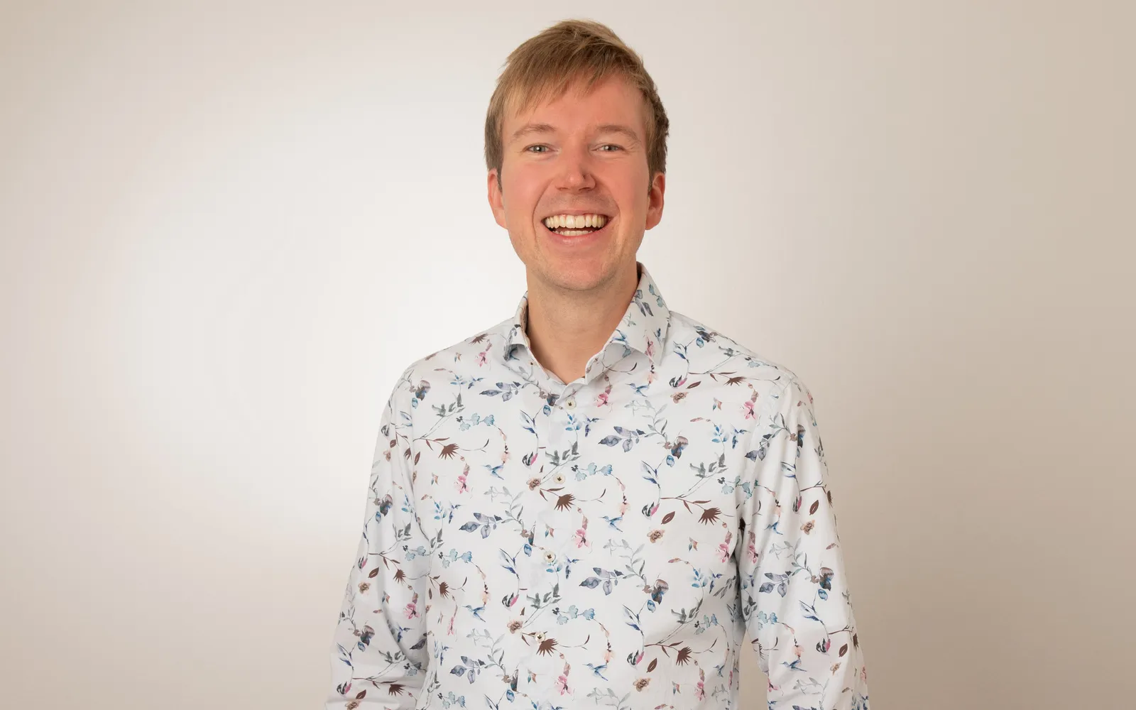 Marcus im Vorstellungsvideo von Energy Healing Flow
